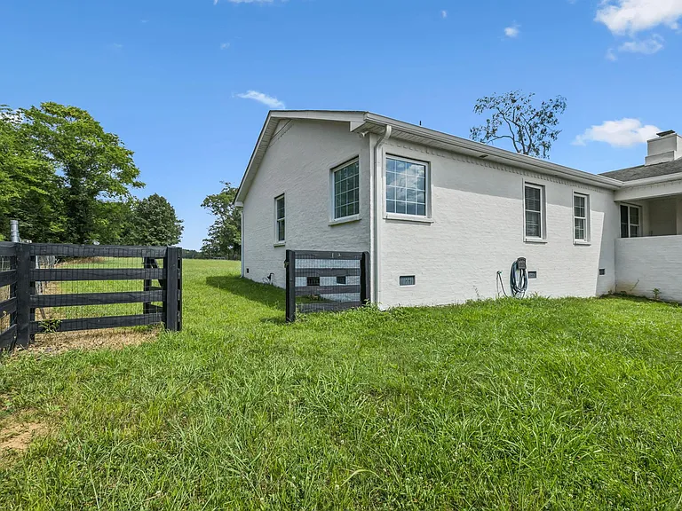 9021 Lane Rd — Photo 36