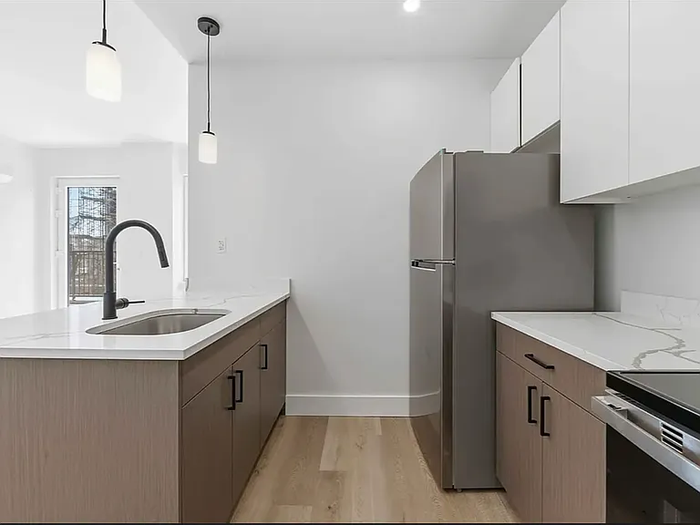 89-25 162nd St #1110 — Photo 7