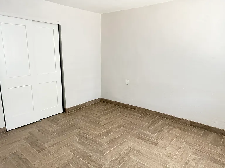 244 E Spring St — Photo 12
