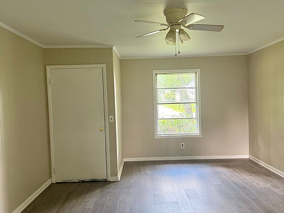 2nd image of 917 Sloan St #915