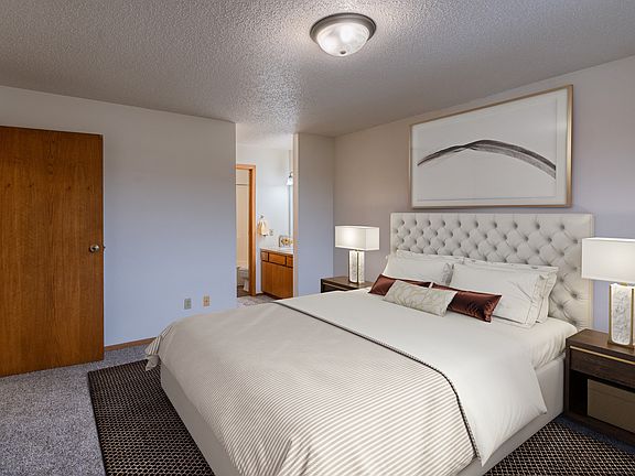 Fargo, ND Crescent Park Apartments | Bedroom