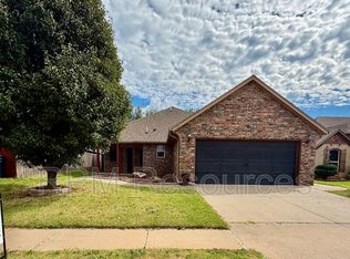 1904 Timber Xing, Yukon, OK 73099