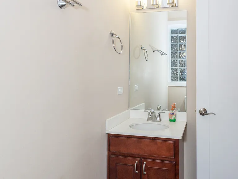 815 W Newport Ave #1R — Photo 24