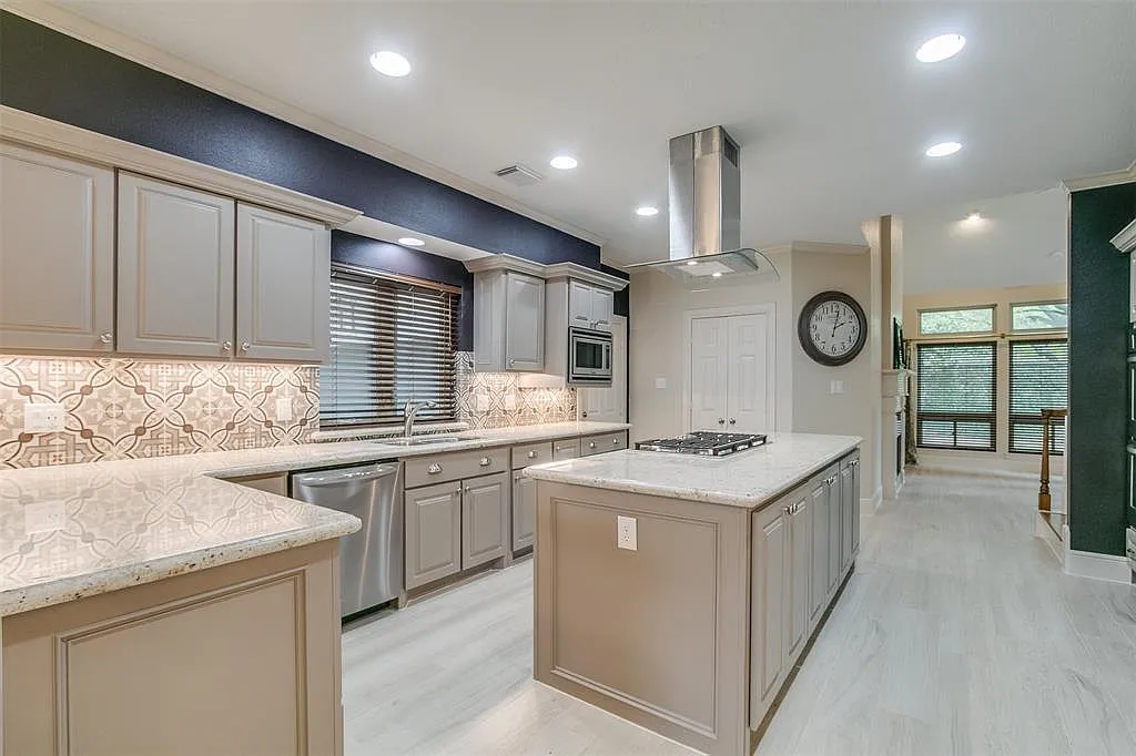 4 bed, 3.5 bath, 3589 sqft, $3,800 — Photo 2