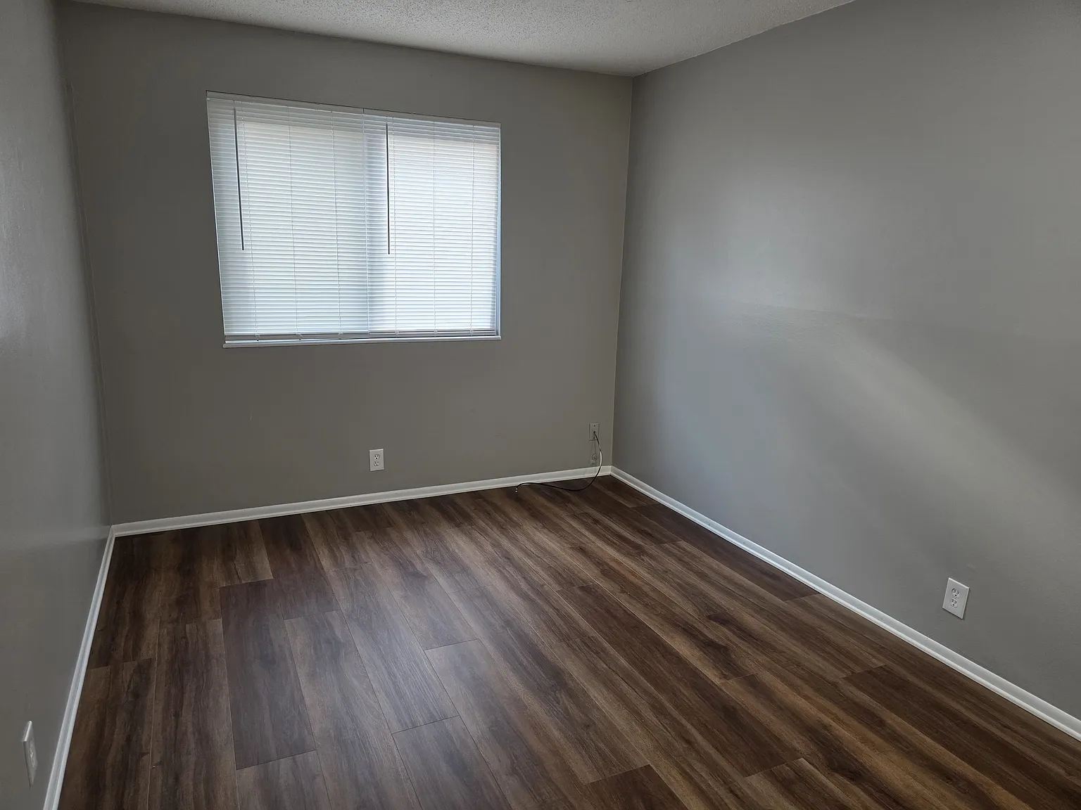 3320 W 8th St — Photo 2