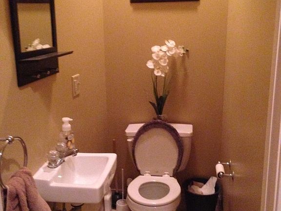 5th image of 798 Elmwood Ave APT 5