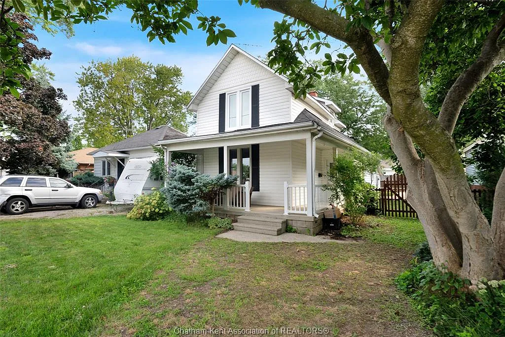 3 bed, $2,100 — Photo 1