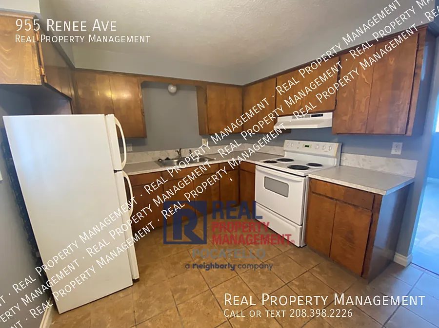 2 Bedroom 1 Bath "1 Car Garage" - Lower Unit For Rent — Photo 3