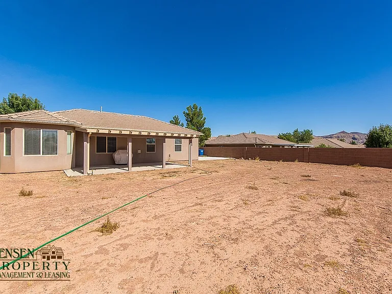 389 N 1270 W — Photo 19