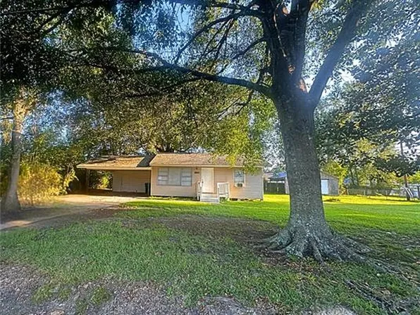 30121 Julia St, Albany, LA 70711