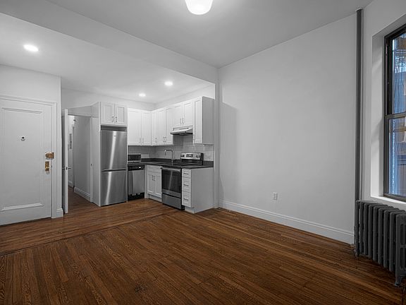 4th image of 82 Jane St APT 1A