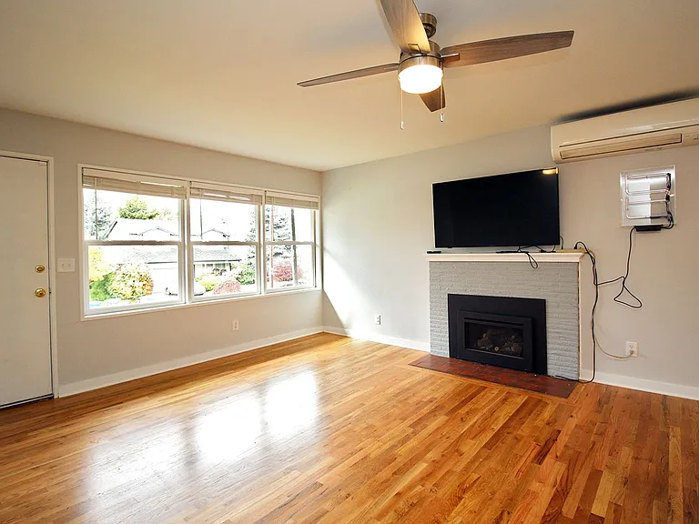 9655 N Edison St — Photo 4