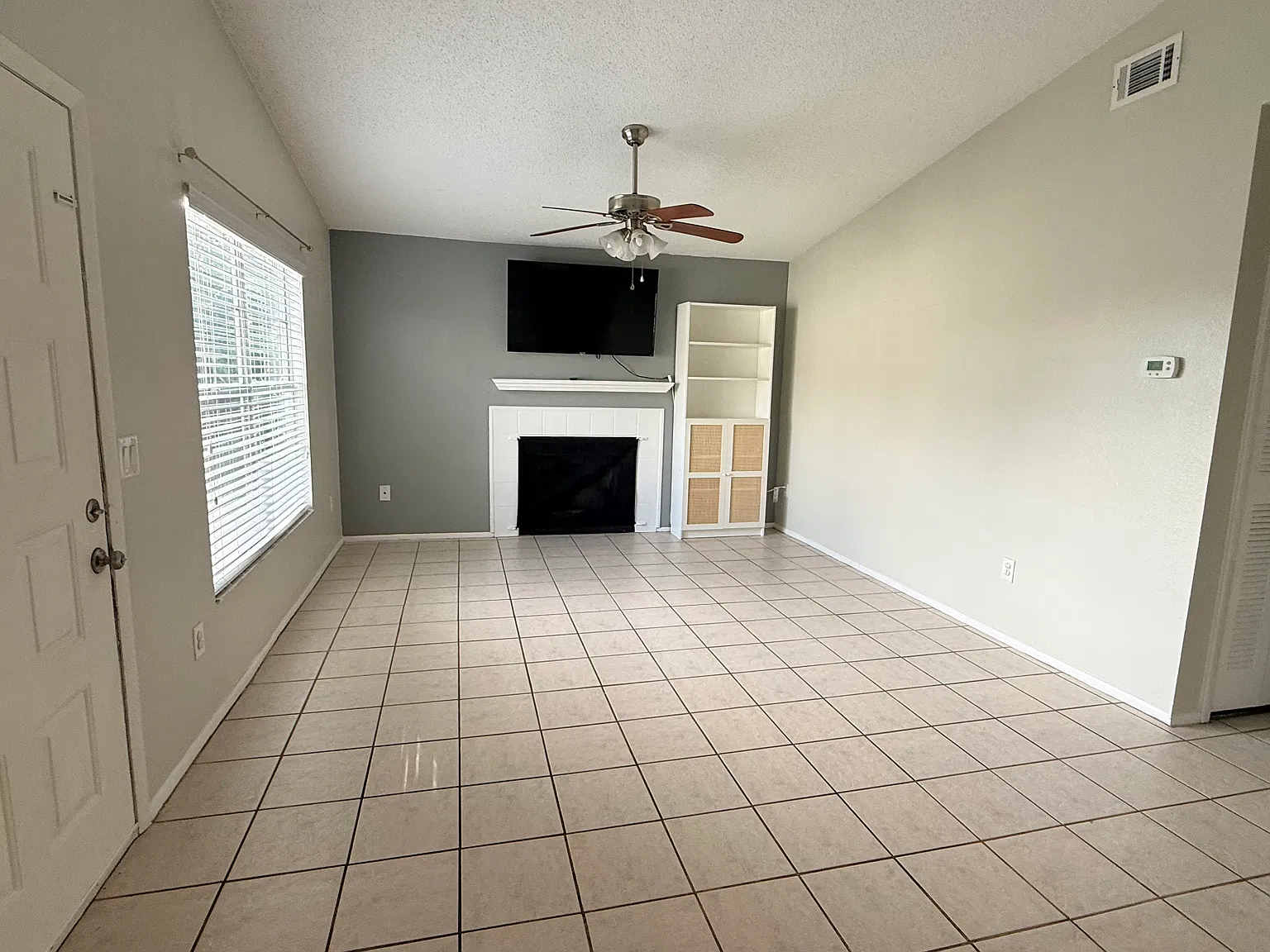 2 bed, 912 sqft, $1,600 — Photo 4