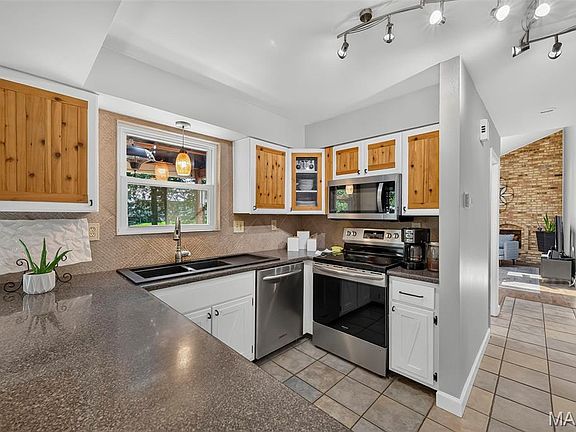 5th image of 3024 Armona Dr