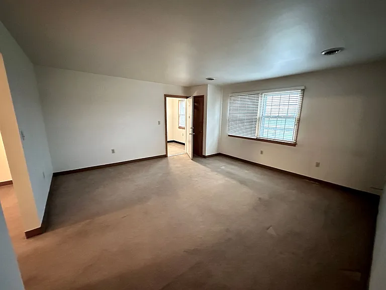 9215 Olde Scotland Rd — Photo 4