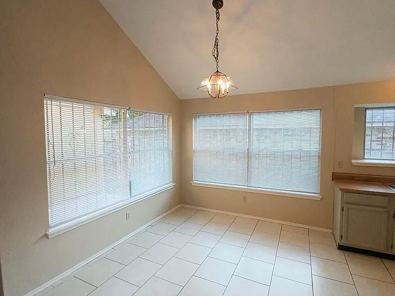 4326 Katrina Ln — Photo 6