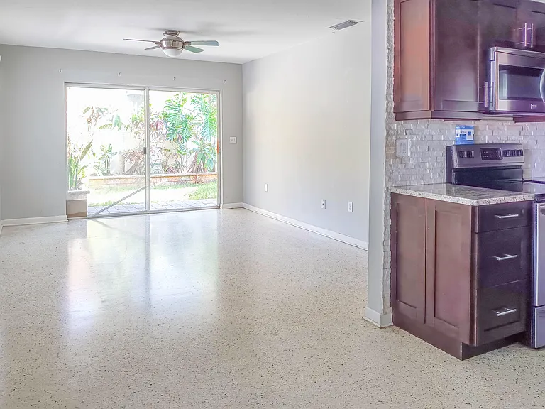305 S Federal Hwy #1 — Photo 6