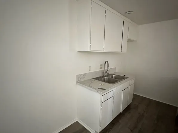 561 Cuesta Del Mar Dr #13, Oxnard, CA 93033