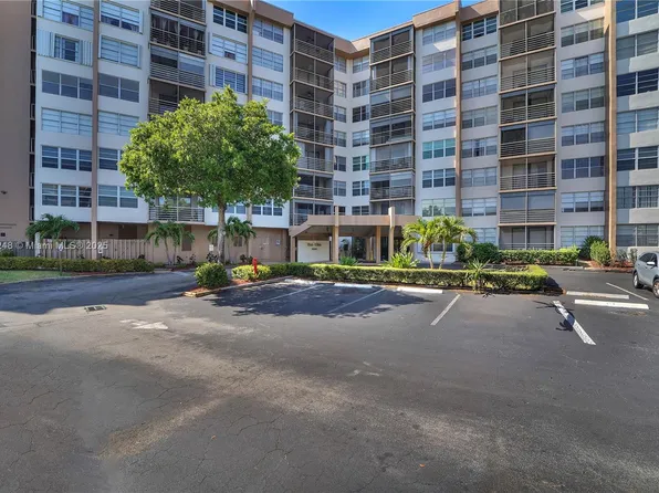 1000 Saint Charles Pl APT 418, Pembroke Pines, FL 33026