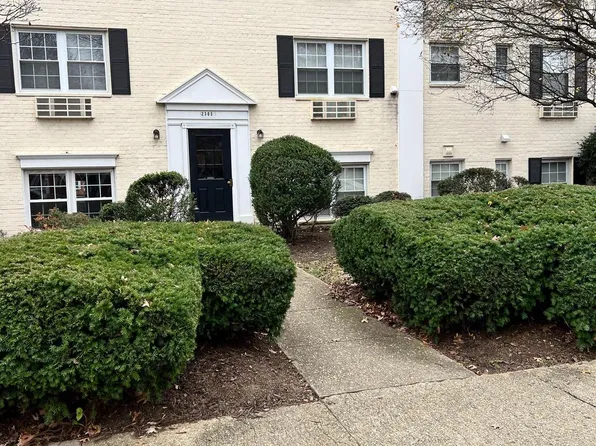 2305 Farrington Ave APT 304, Alexandria, VA 22303
