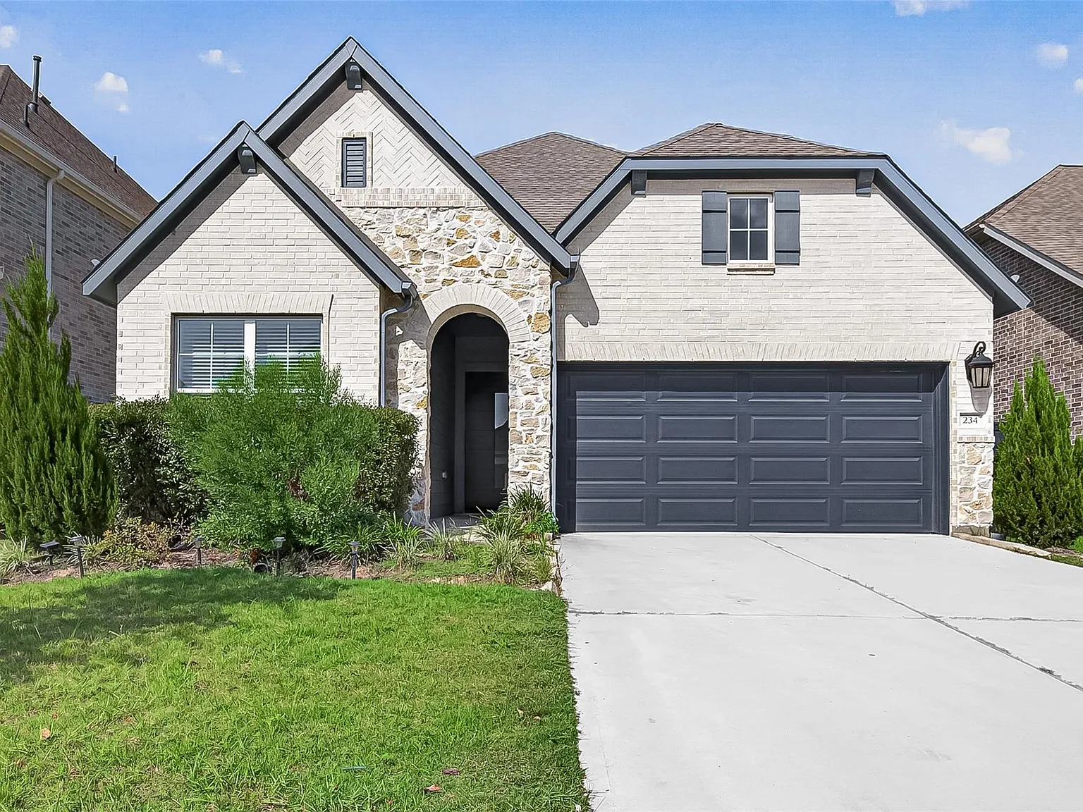 4 bed, 3.0 bath, 1914 sqft, $2,800 — Photo 1
