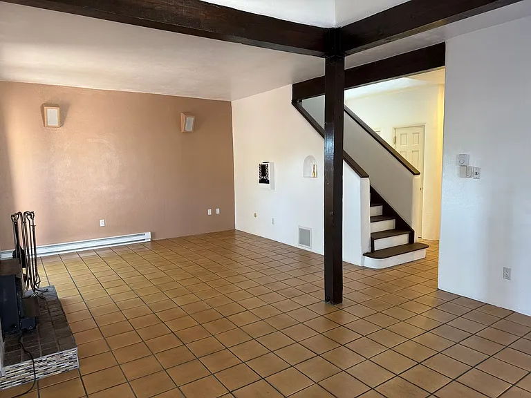 814 SE Cir NW — Photo 5