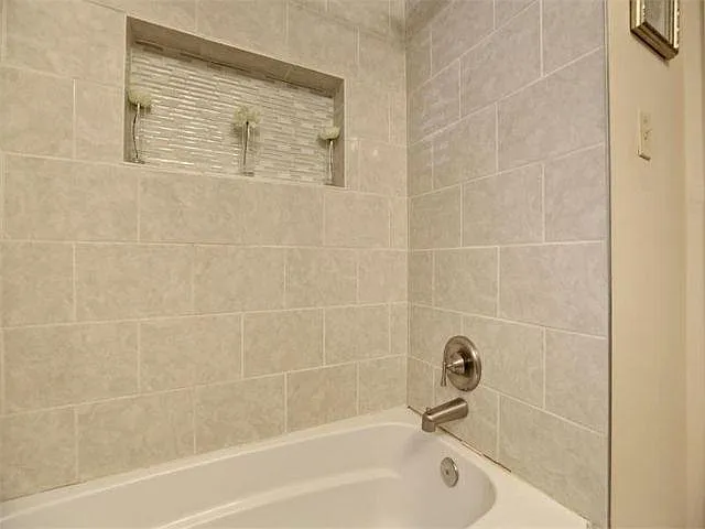 1624 Berkeley Ln NE — Photo 18
