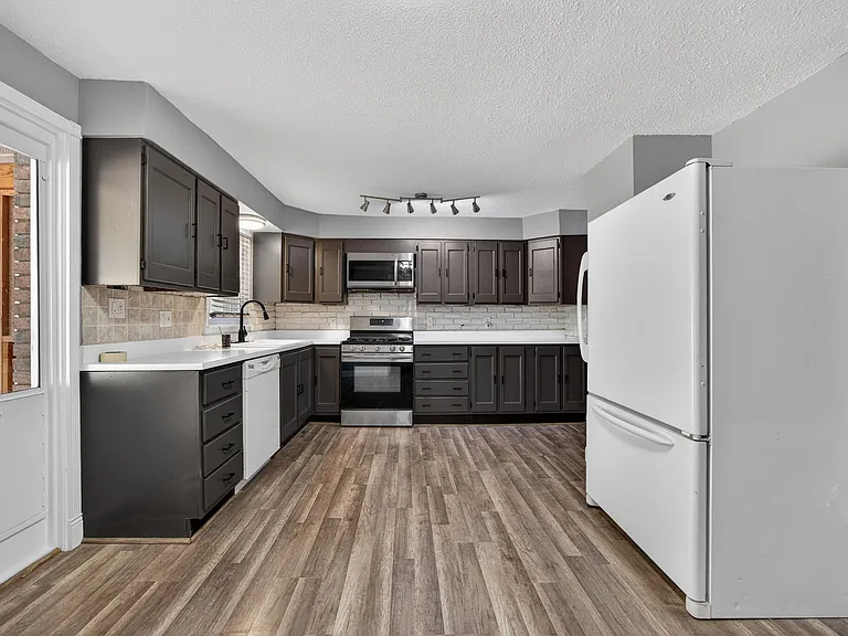 3320 Elm St — Photo 13