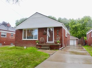 25319 Ursuline St, Saint Clair Shores, MI