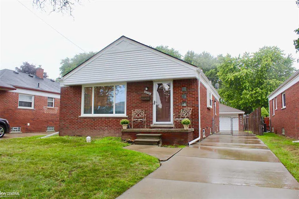 25319 Ursuline St photo 1