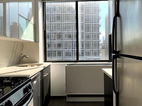 5th image of 200 E 33rd St APT 31e