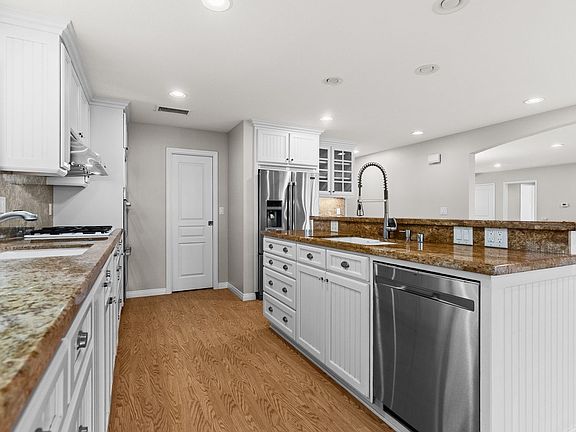 4th image of 12782 Olive St