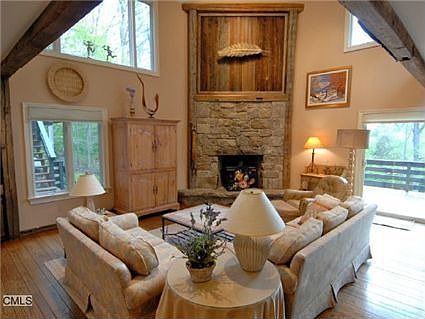2nd image of 18 Turner Ridge Ct