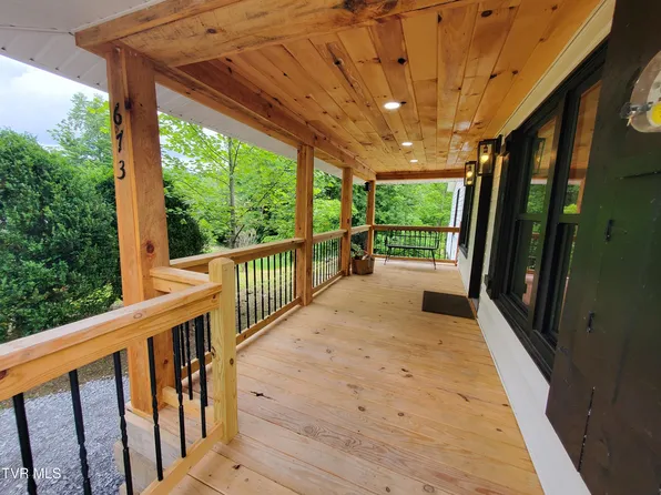 673 Hampton Creek Rd, Roan Mountain, TN 37687