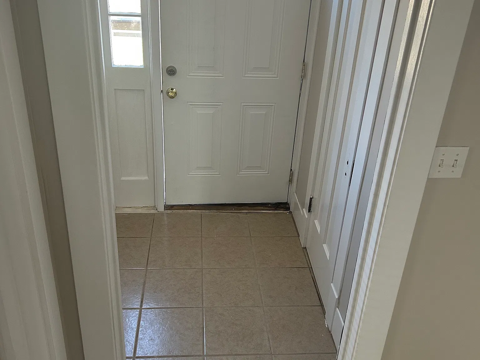4 bed, 1.5 bath, 1950 sqft, $1,900 — Photo 2