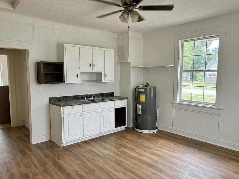 513 Hoke St — Photo 9