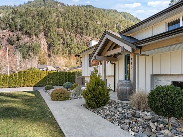 540 Naismith Ave, Harrison Hot Springs, BC V0M 1A3