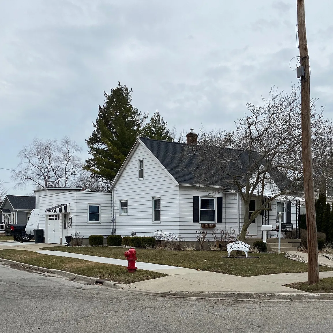 300 Plummer St photo 1