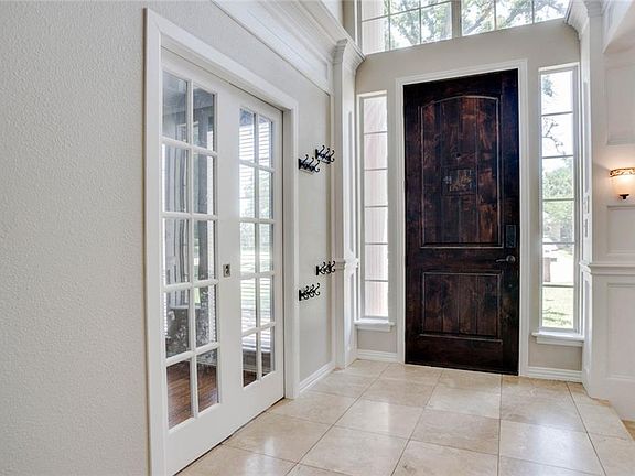 4th image of 1051 Canterbury Ln