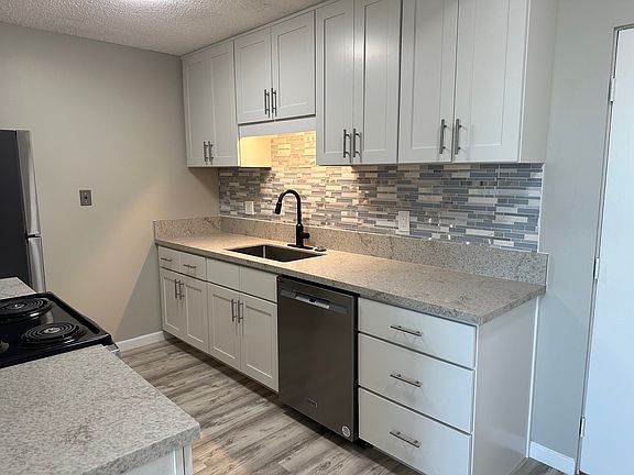 5th image of 7414 Herschel Ave #310