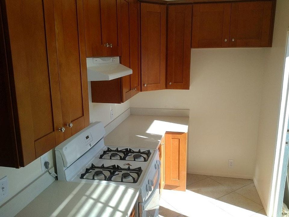 1st image of 842 Sunset Blvd APT 6