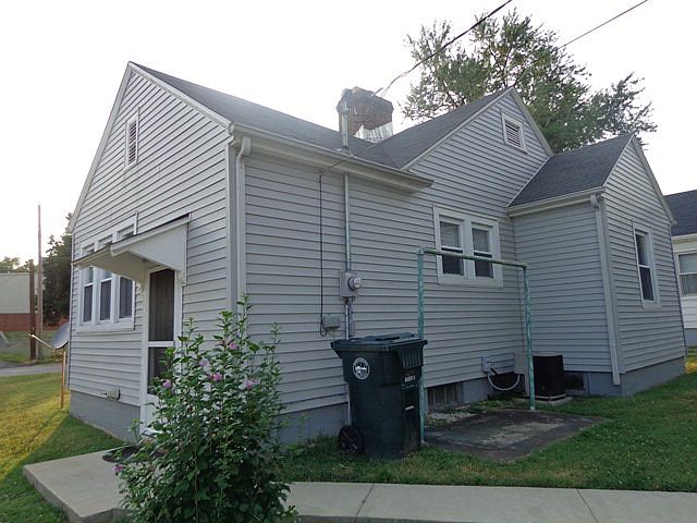 2nd image of 1611 Daviess St