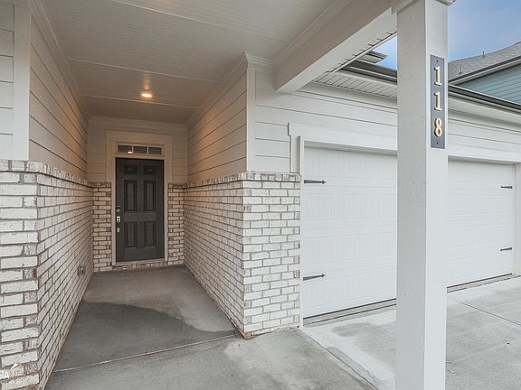 3rd image of 118 Vivian Ln