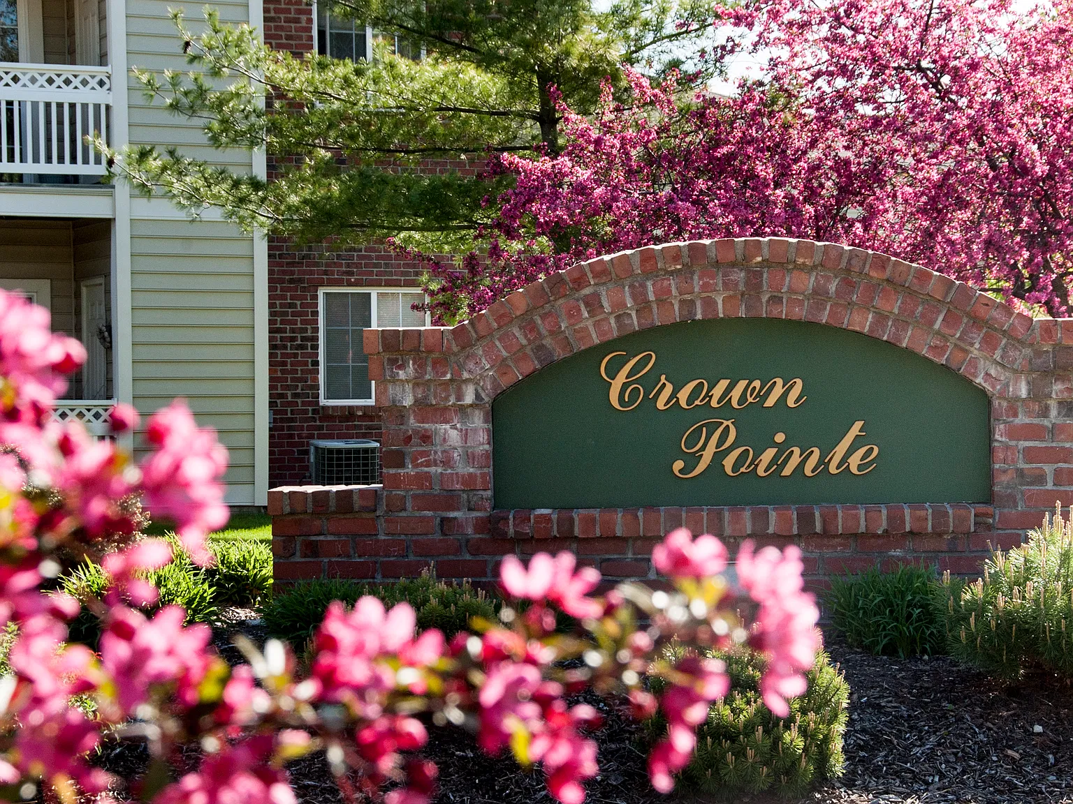 Crown Pointe Apartments — Photo 1