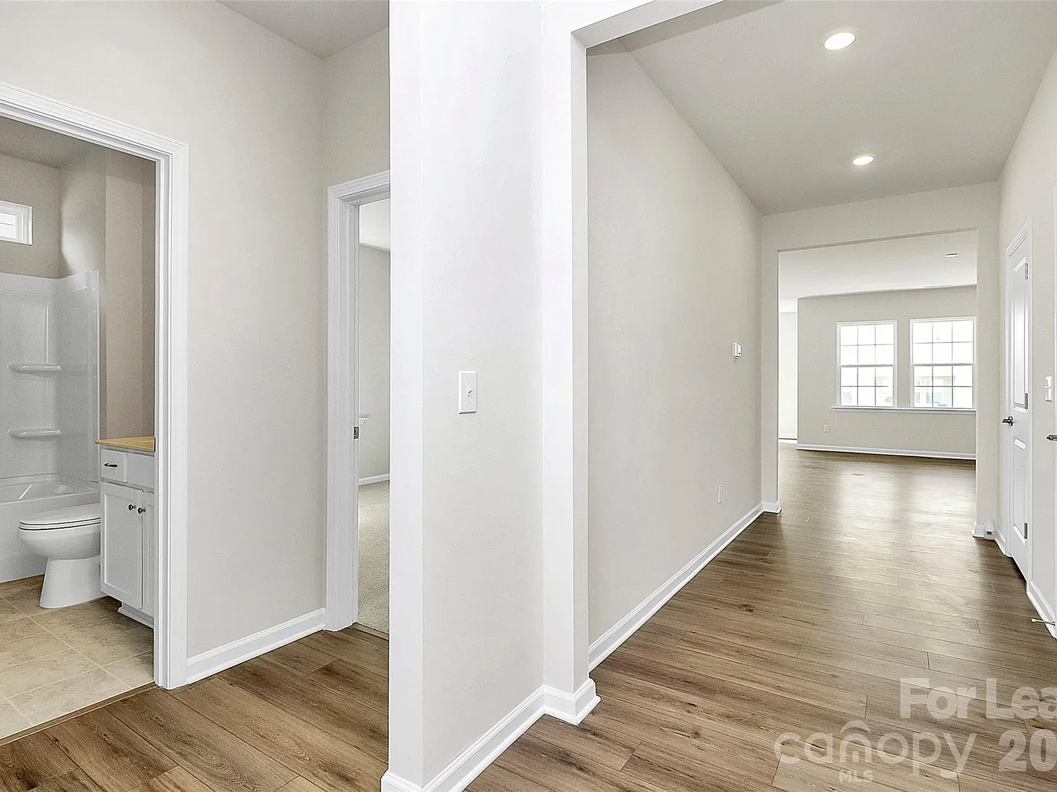 3 bed, 2.0 bath, 1592 sqft, $2,000 — Photo 2