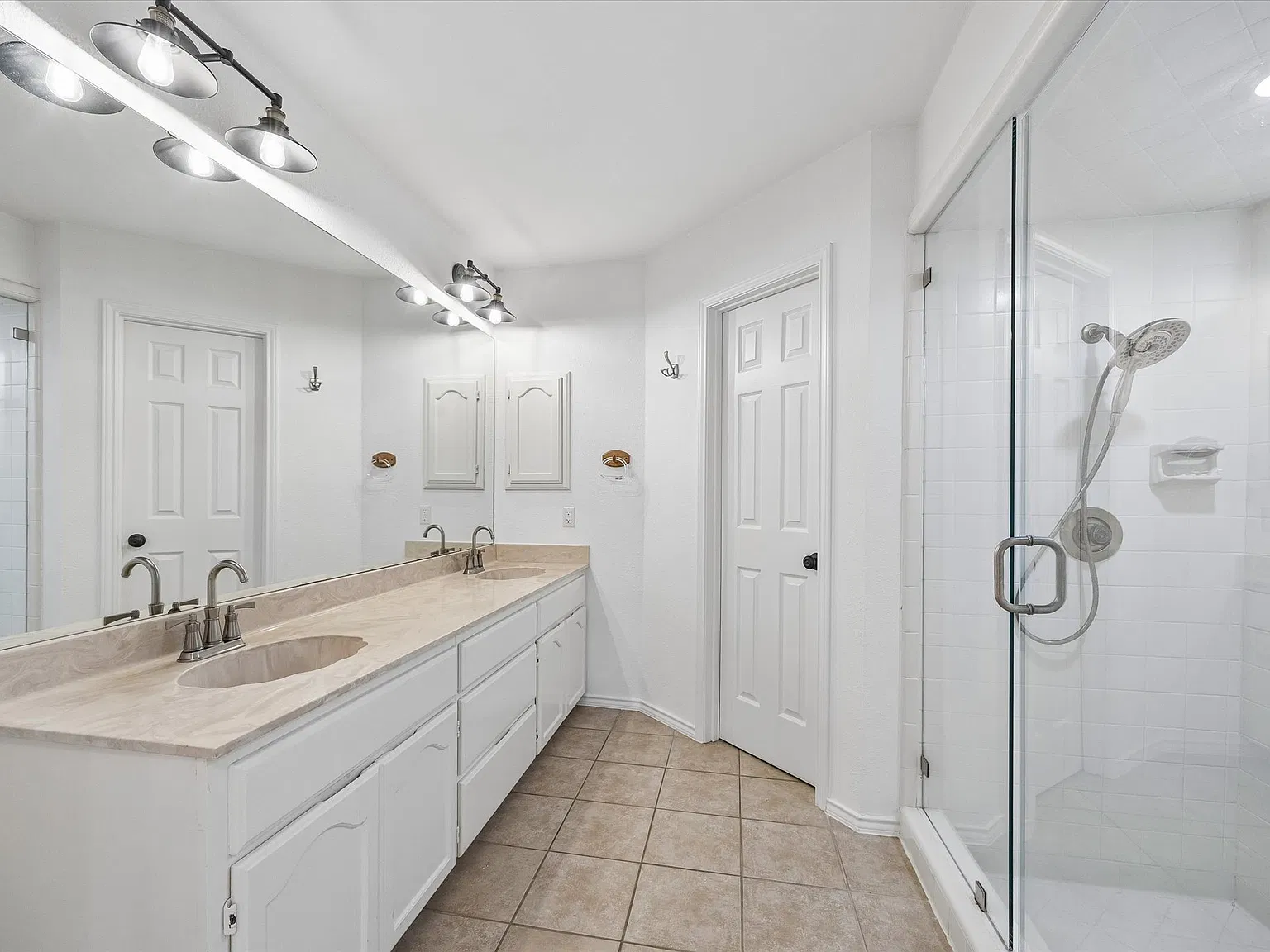3 bed, 1946 sqft, $3,150 — Photo 2