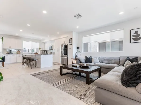 13161 W Victory Blvd, Van Nuys, CA 91401