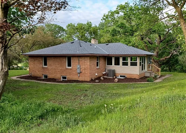5 bed, 2650 sqft, $4,500 — Photo 2