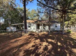 617 & 619 Maxie Loop Rd, Spring Lake, NC 28390