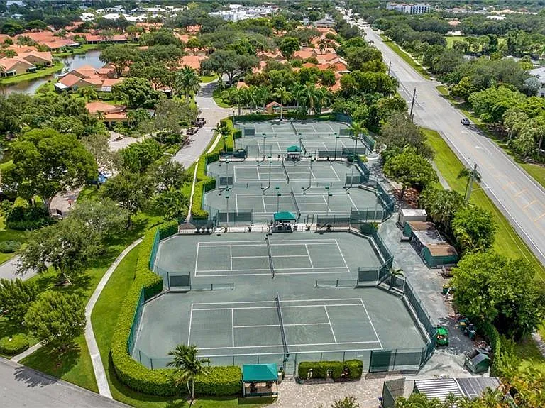 577 Beachwalk Cir #R-202 — Photo 32